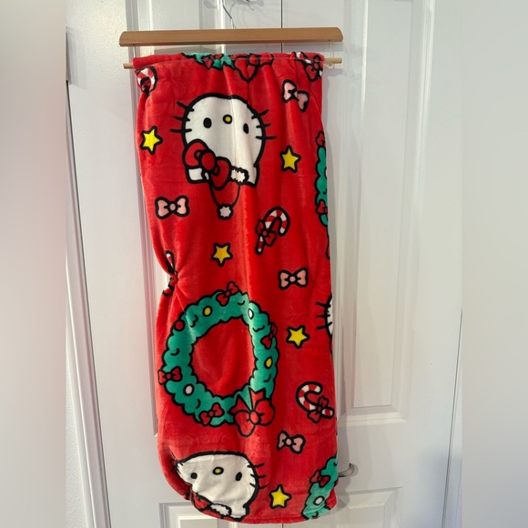 Hello Kitty Christmas Blanket Red NWT - Picture 4 of 4